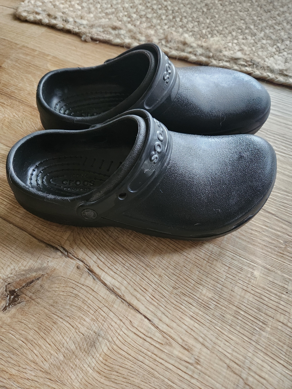 CROCS Black Classic Clog Slip-Ons